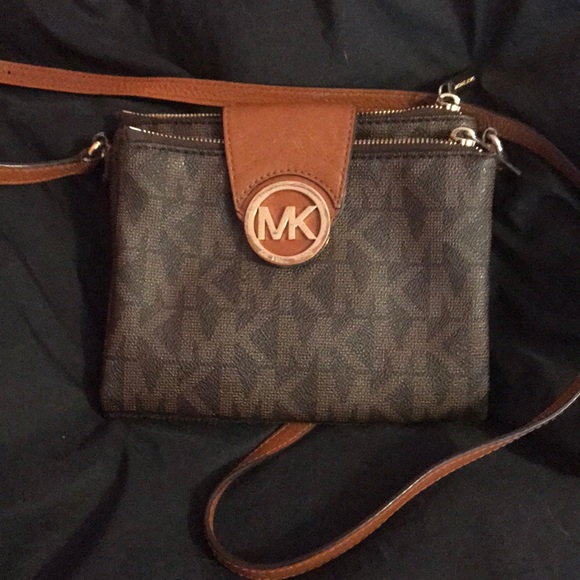 Michael Kors Handbags - Michael Kors crossbody bag